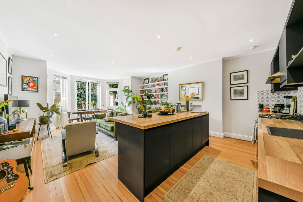 Property photo 2 of 21