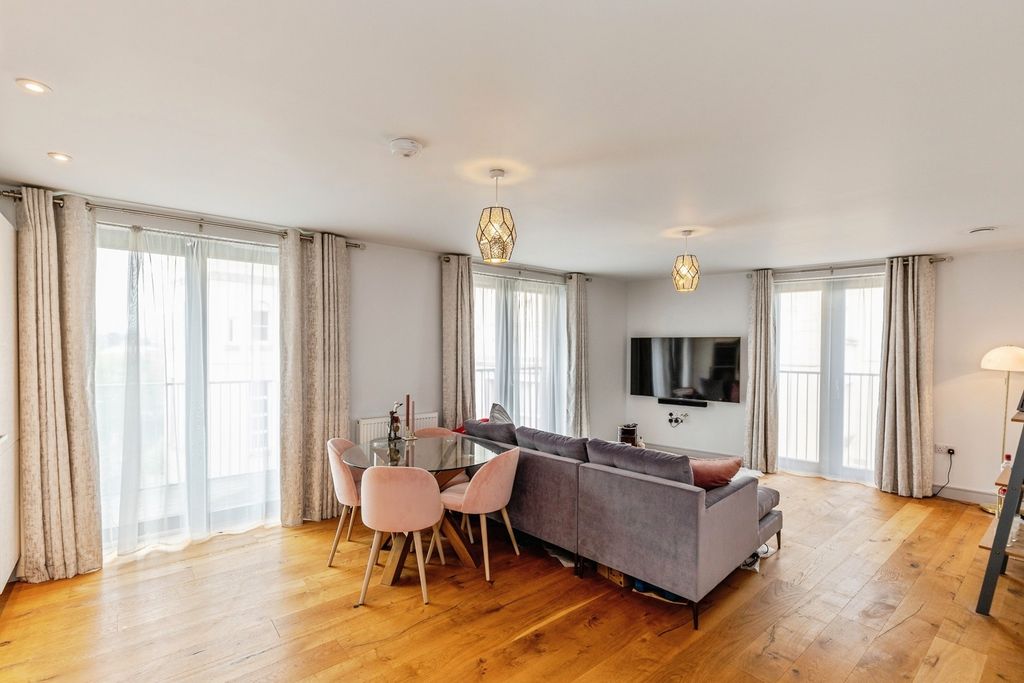 Property photo 1 of 10 Pbox-Img.Jpg