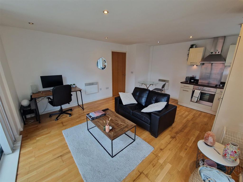 Property photo 2 of 11