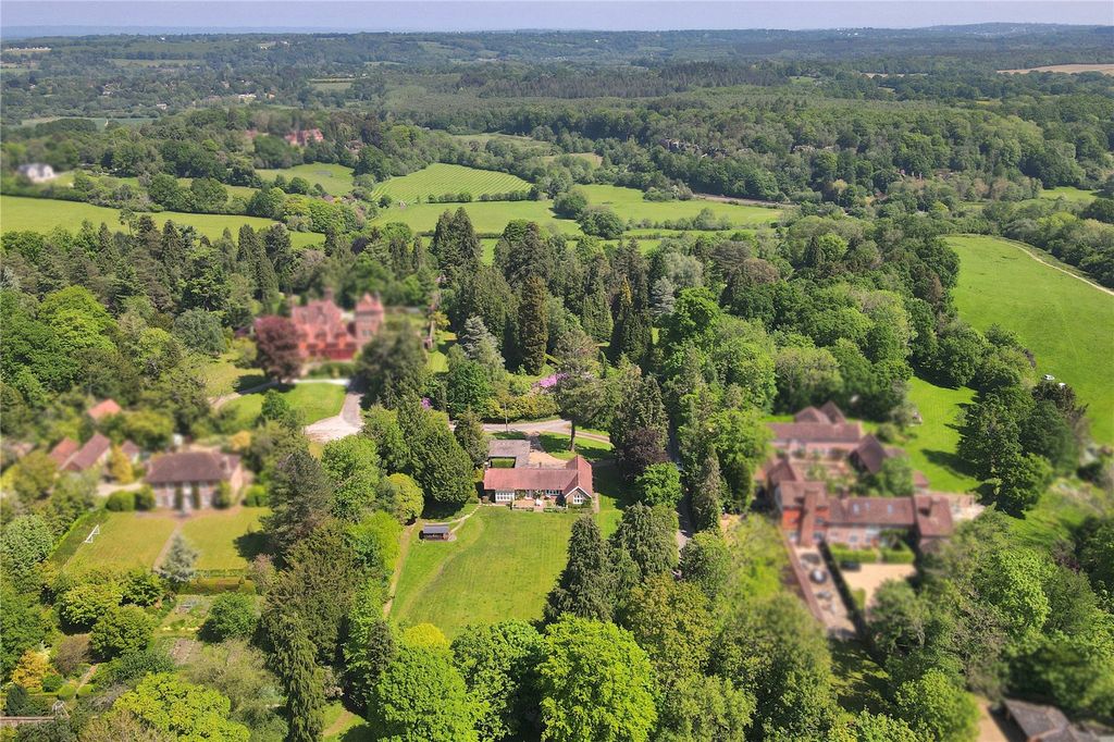 Property photo 2 of 20 Leyswood Estate