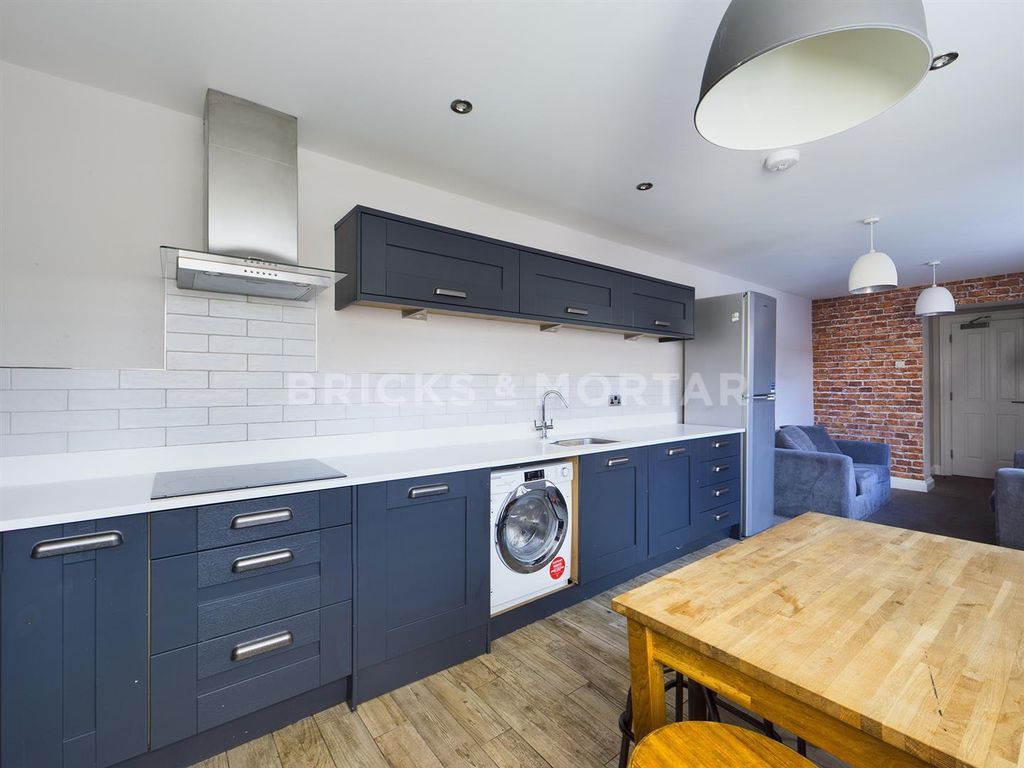 Property photo 3 of 14 Ypwx2Xfnfe-d_Y-Z3N79Pg.Jpg