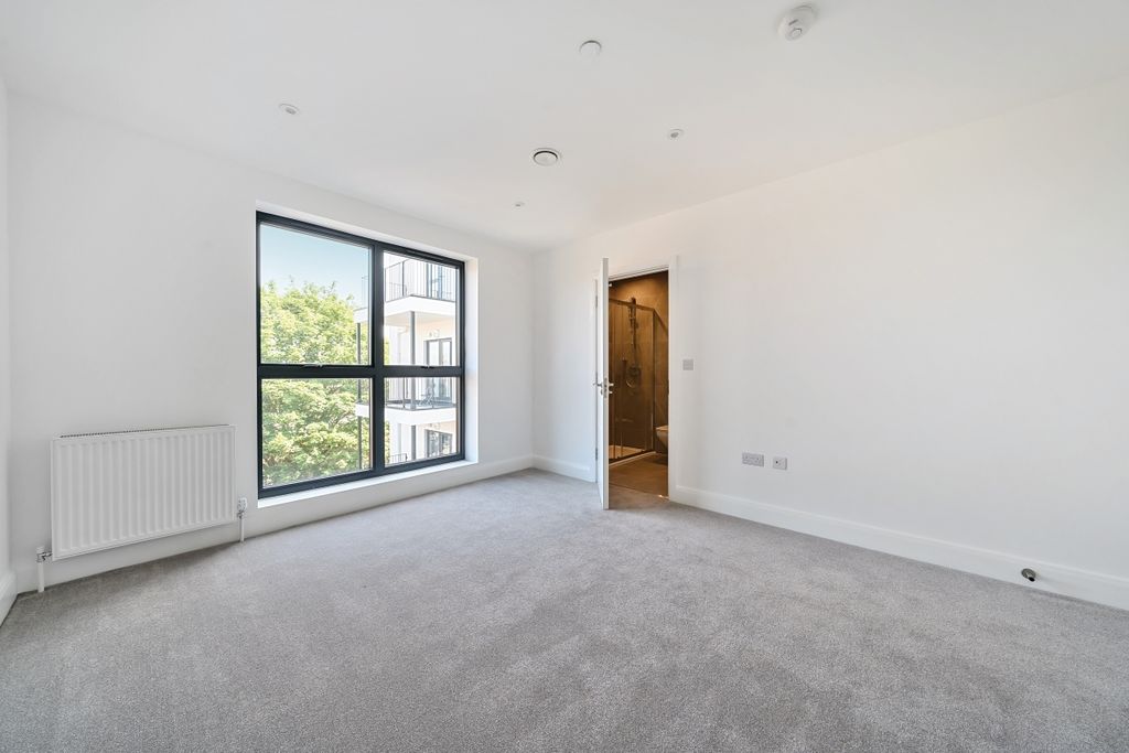 Property photo 2 of 25