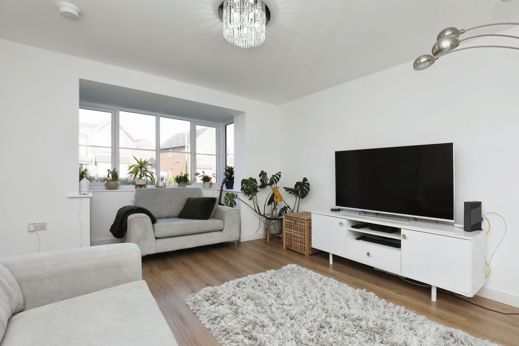 Property photo 1 of 15 Lounge