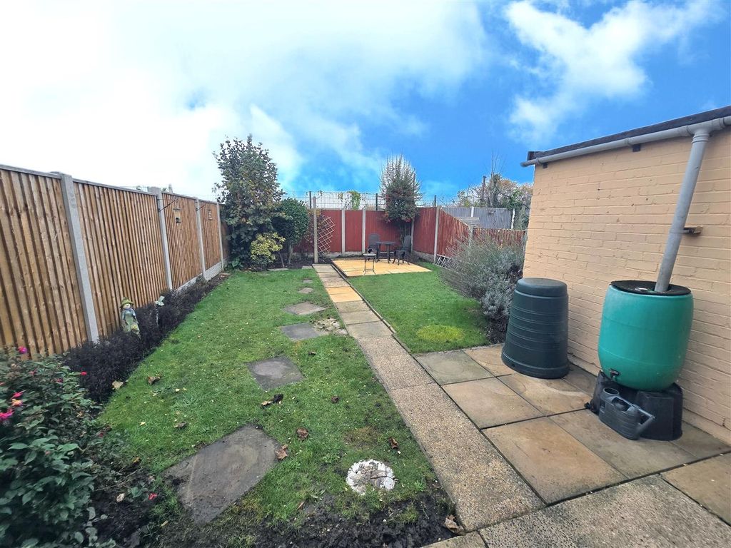 Property photo 2 of 9 Garden