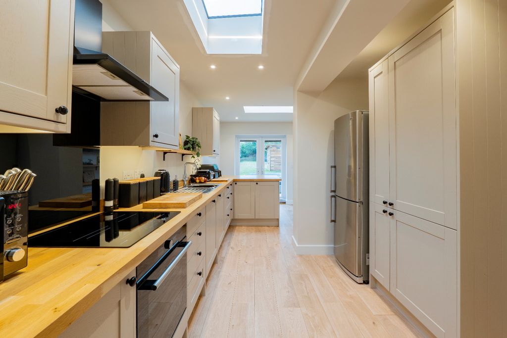 Property photo 2 of 31 4398054