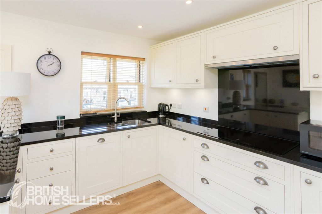 Property photo 2 of 38 Picture No. 60