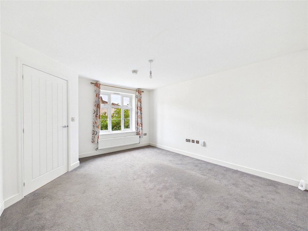 Property photo 2 of 13 Picture No. 12