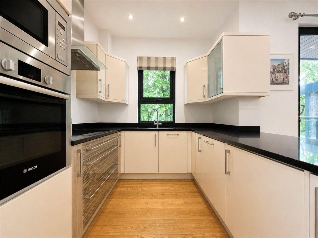 Property photo 2 of 10 Picture No. 27