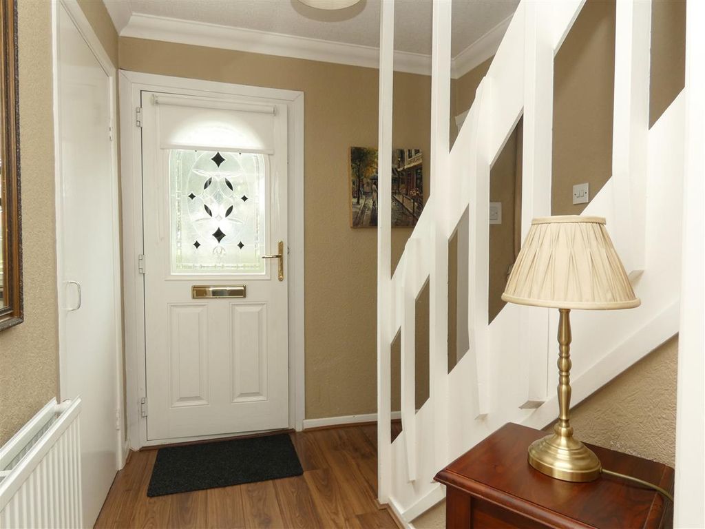 Property photo 3 of 19 Entrance Hall