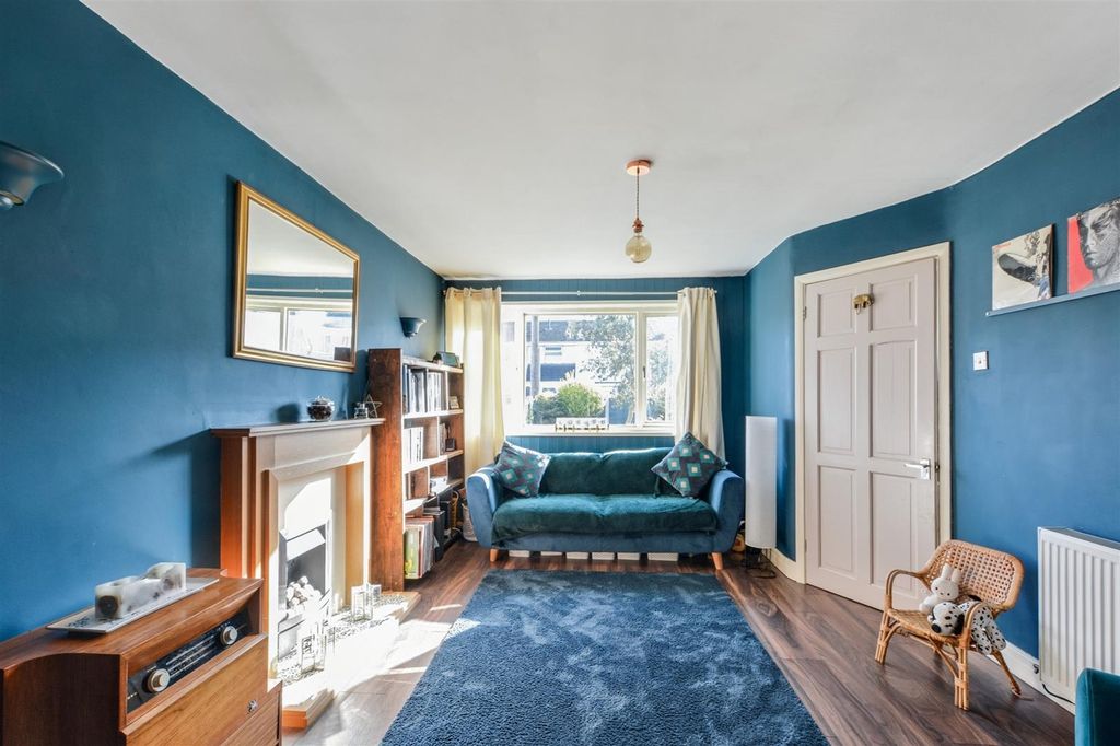 Property photo 2 of 27 Lounge_2.Jpeg