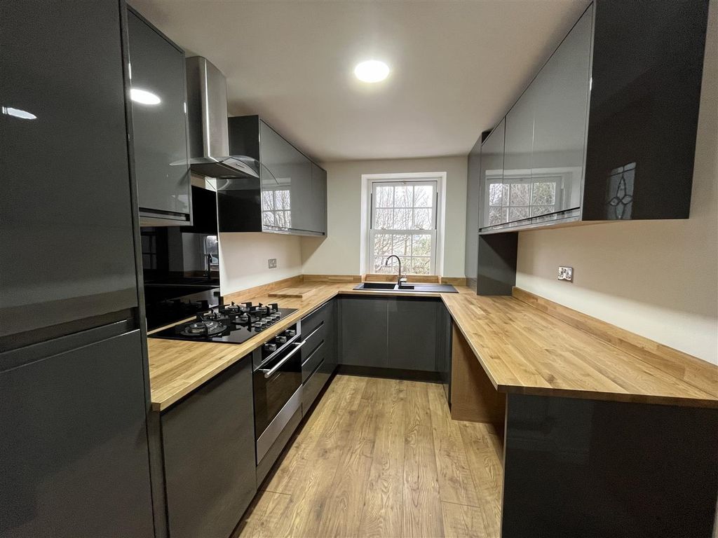 Property photo 2 of 10 Kitchen