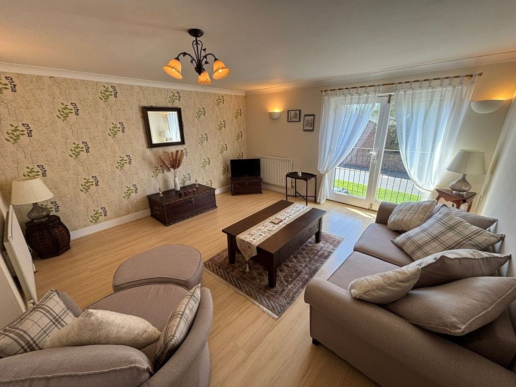 Property photo 2 of 7 Lounge