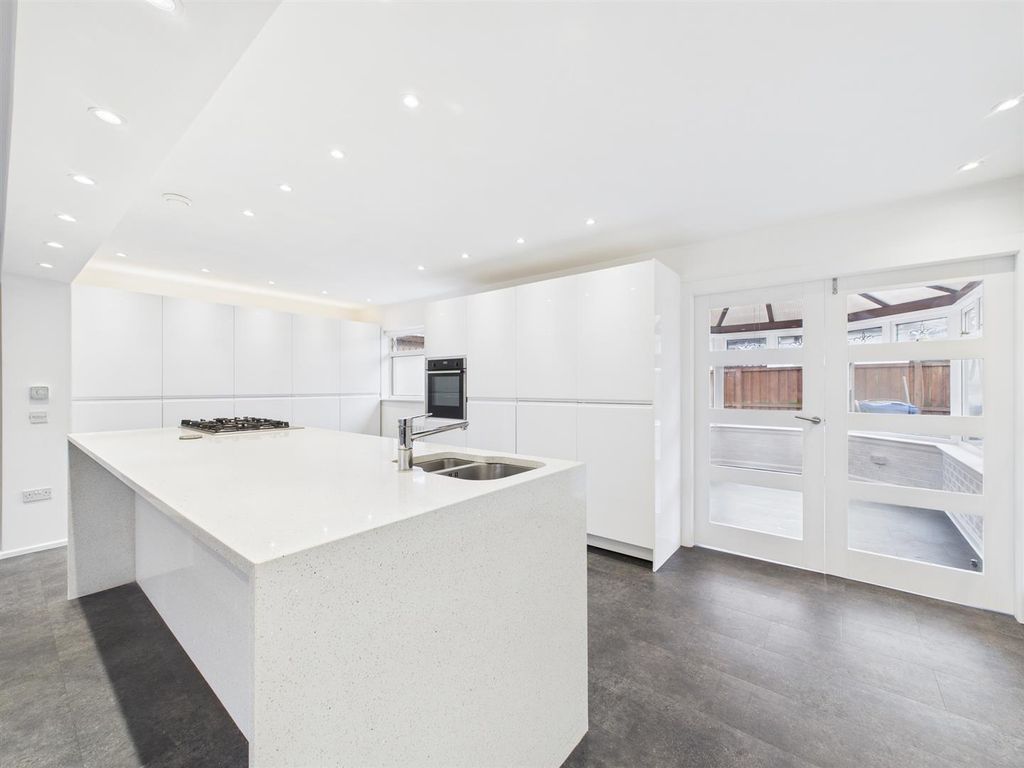 Property photo 3 of 22 Cam03782G0-Pr0243-Still038_Alt.Jpg