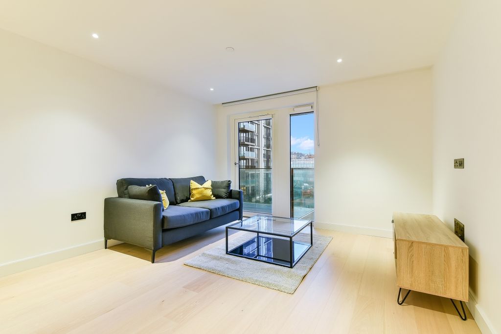 Property photo 1 of 7 Living Area