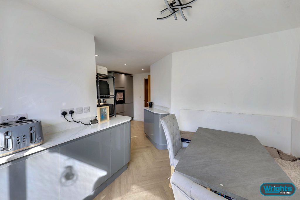 Property photo 3 of 19 Photo 13