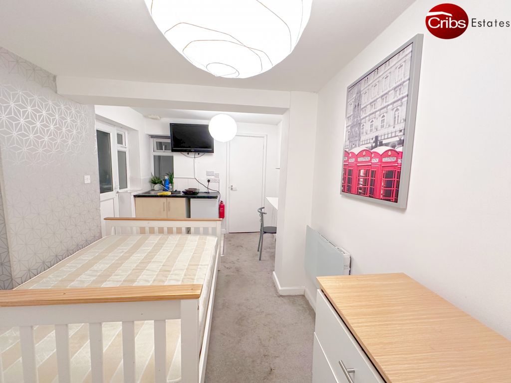 Property photo 3 of 8 Gallery