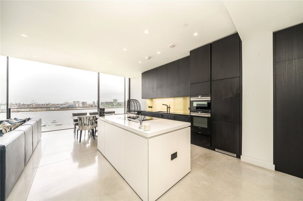 Property photo 3 of 23 Picture No. 15