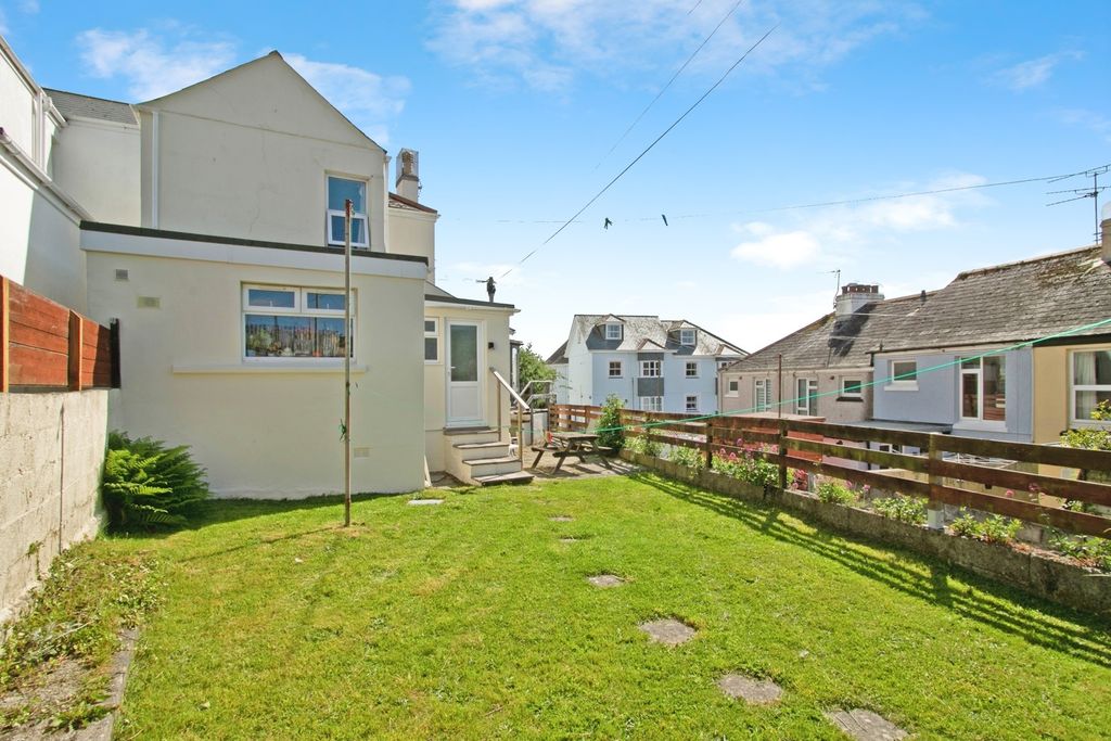 Property photo 2 of 17 Photo