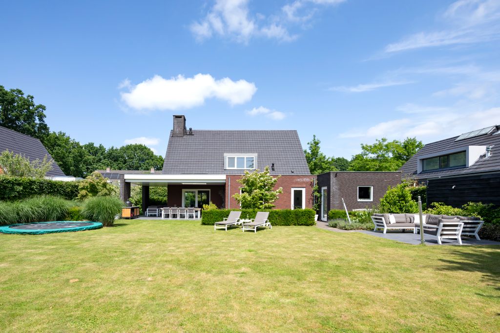 Property photo 2 of 51