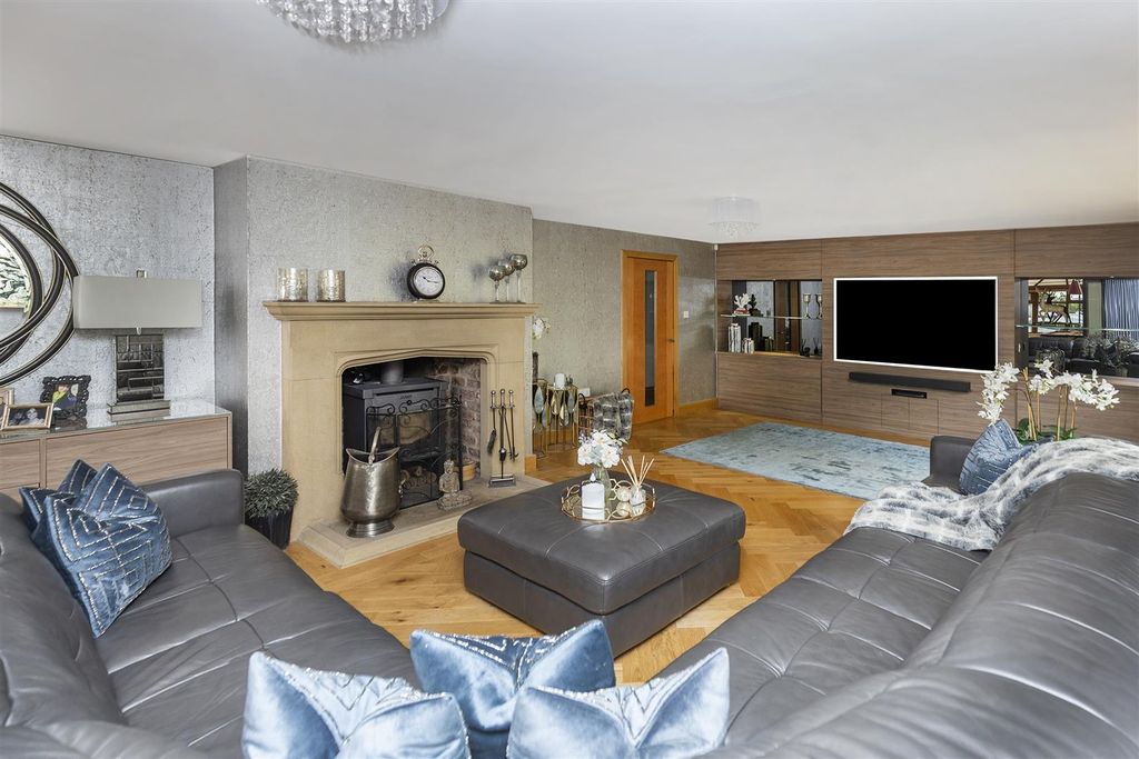 Property photo 2 of 87 Formal Lounge