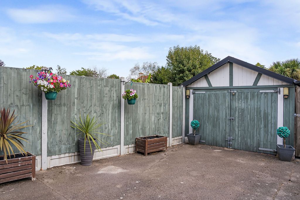 Property photo 2 of 33