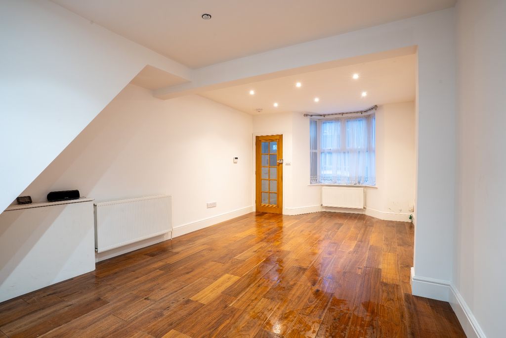 Property photo 3 of 13 4601043