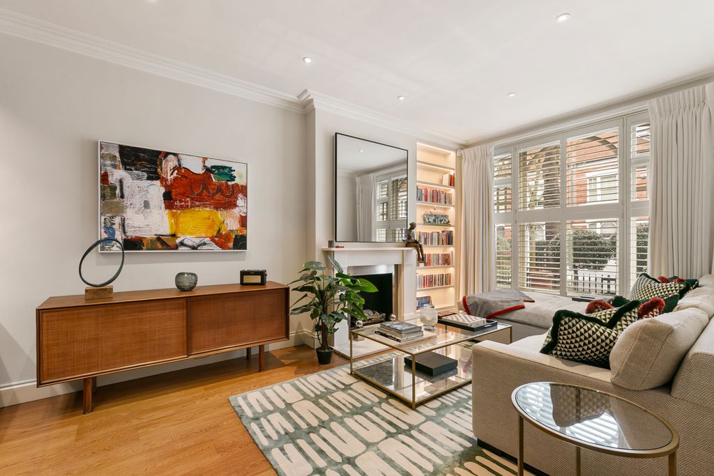 Property photo 2 of 33