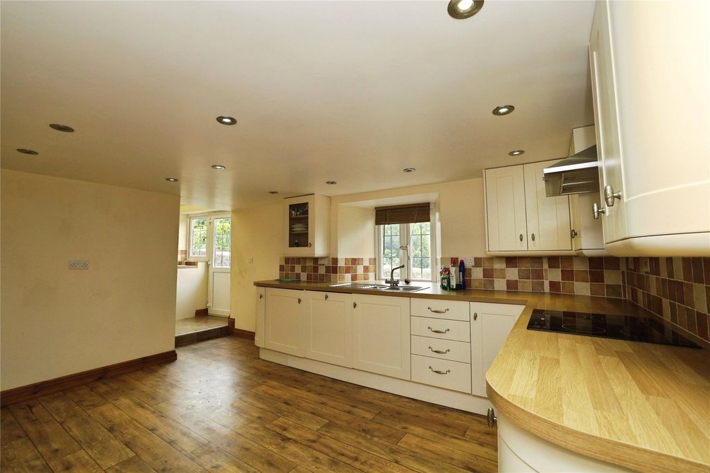 Property photo 3 of 17 Picture No. 11