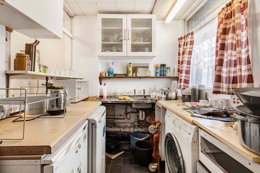 Property photo 3 of 13 Kitchen