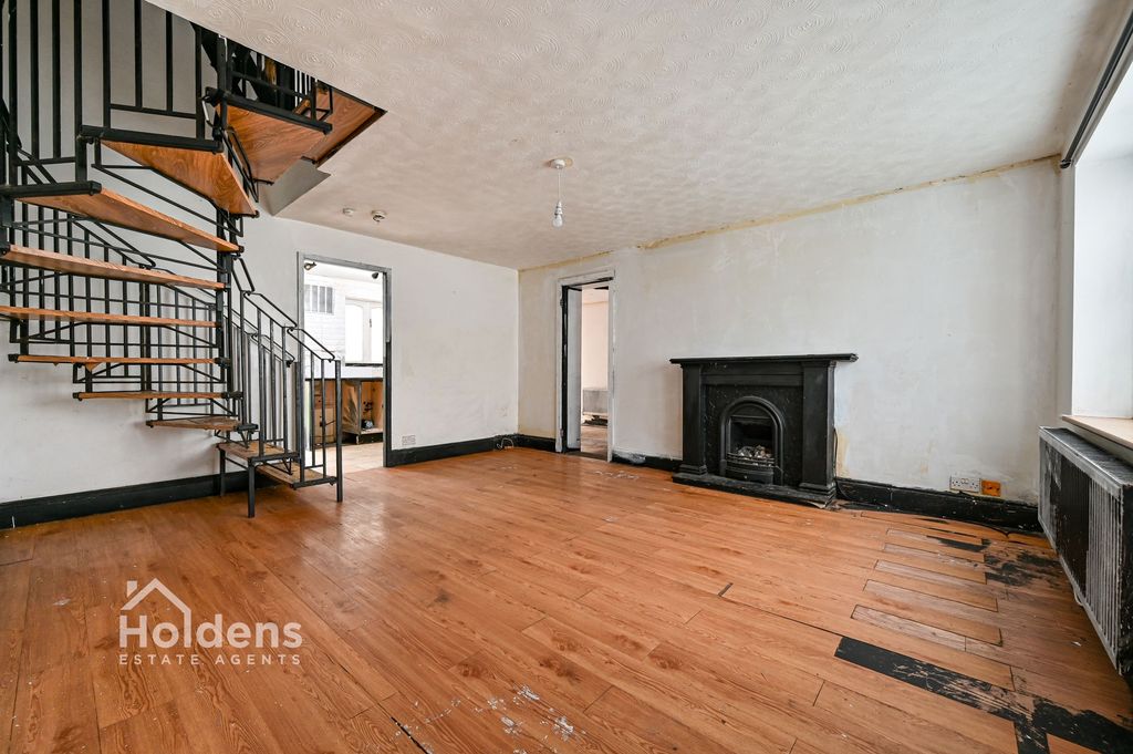 Property photo 2 of 21