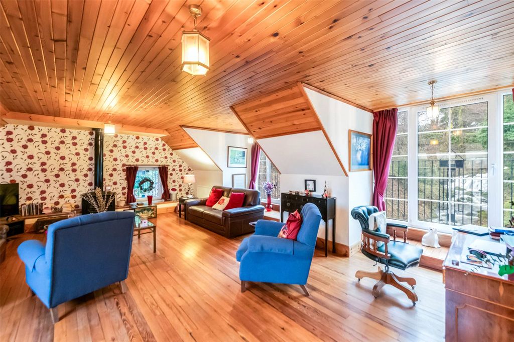 Property photo 2 of 33 Picture No. 23