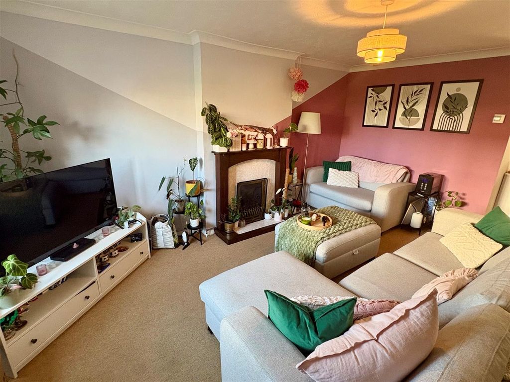 Property photo 2 of 10 11.Jpg