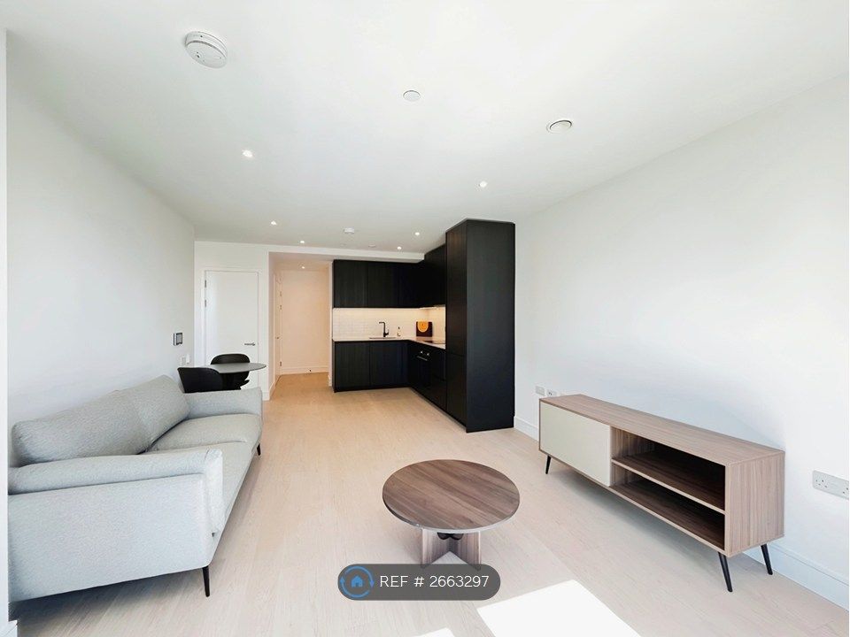 Property photo 1 of 16 Living Room