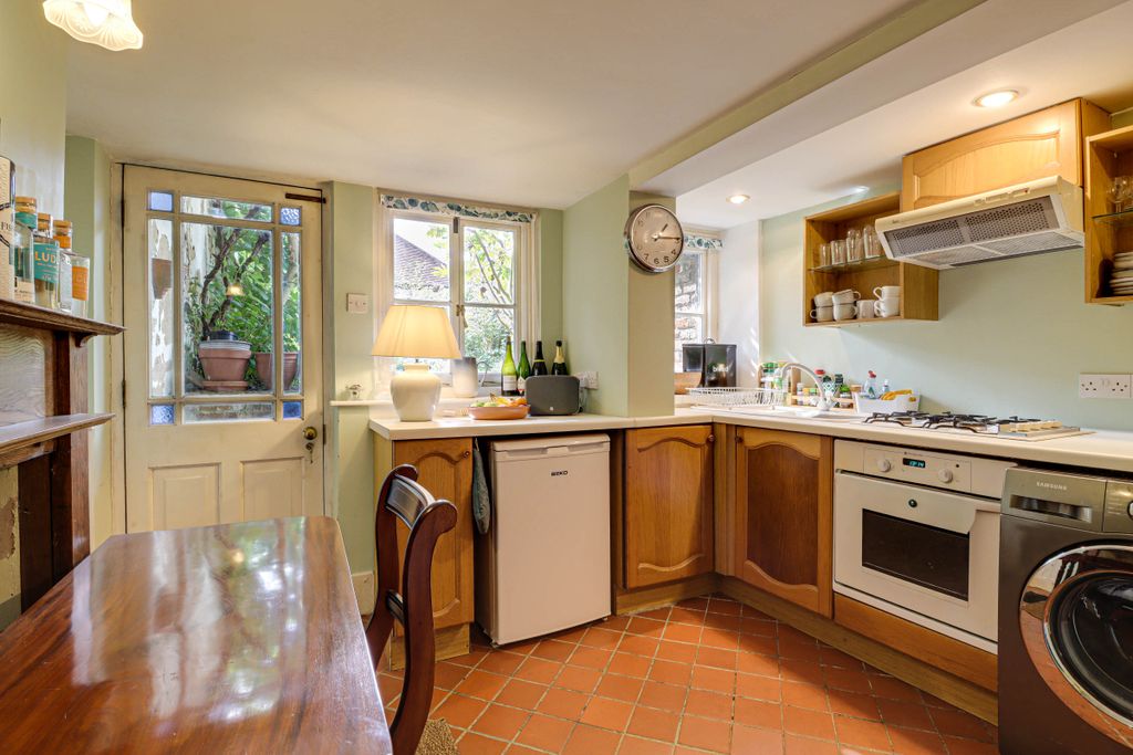 Property photo 3 of 17 Kitchen