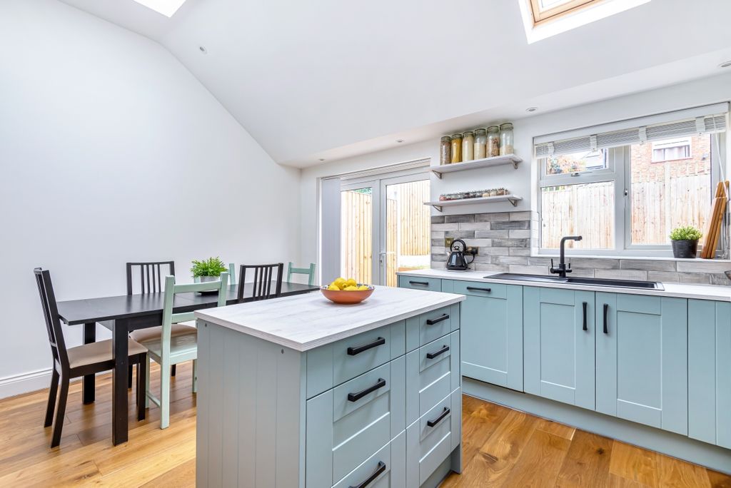 Property photo 2 of 7 860239 (3)