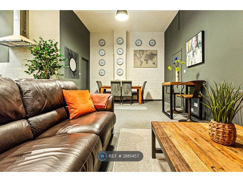 Property photo 2 of 35 Living Room