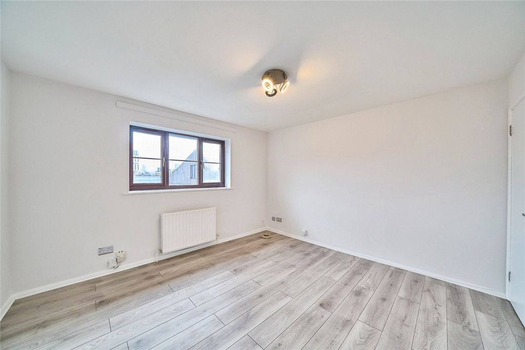 Property photo 2 of 18 Picture No. 04