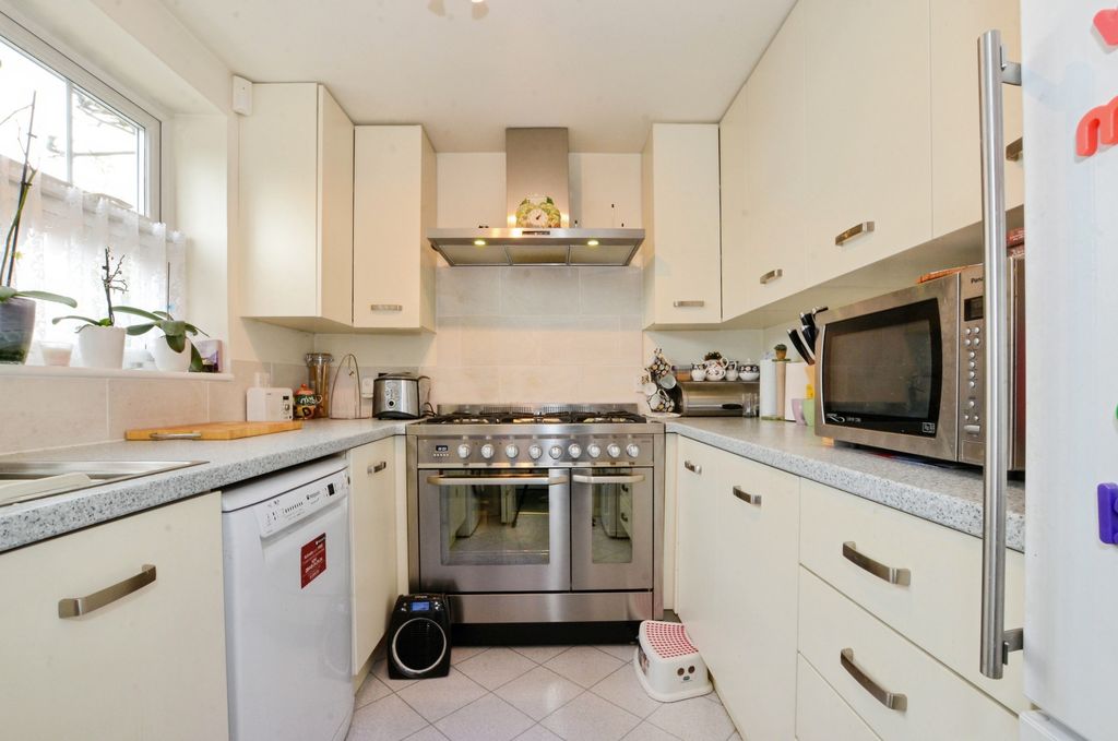 Property photo 3 of 20 Kitchen