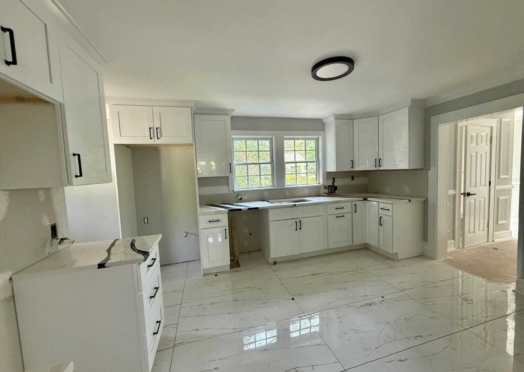 Property photo 3 of 12 <Alttext/>