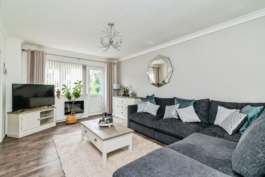Property photo 3 of 11 Pbox-Img.Jpg