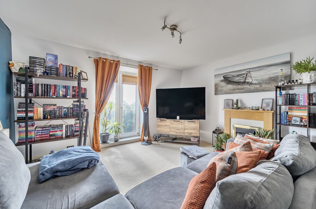 Property photo 2 of 11 1347519-18-68B9B3...