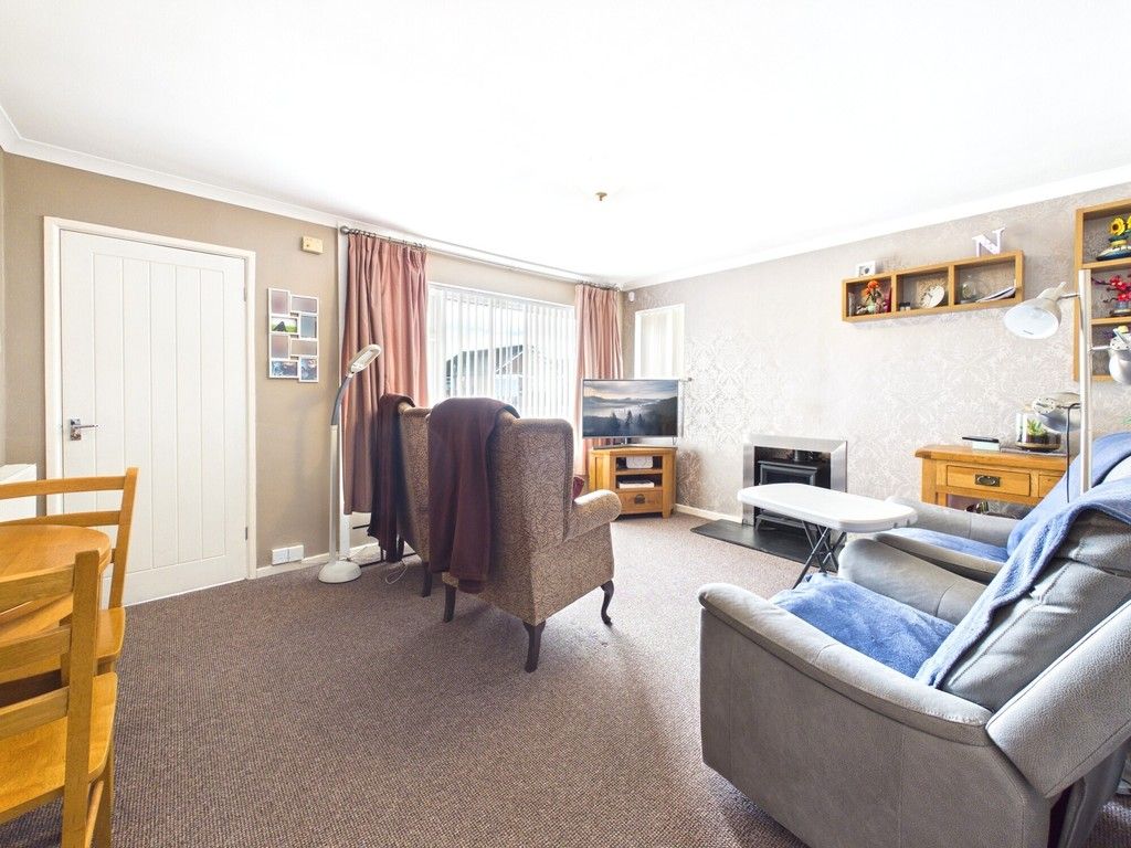 Property photo 2 of 12 Lounge