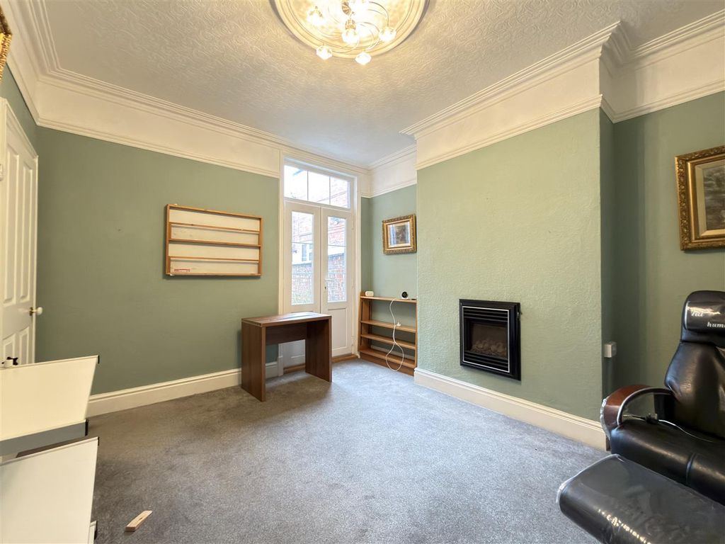 Property photo 3 of 14 Sitting Room