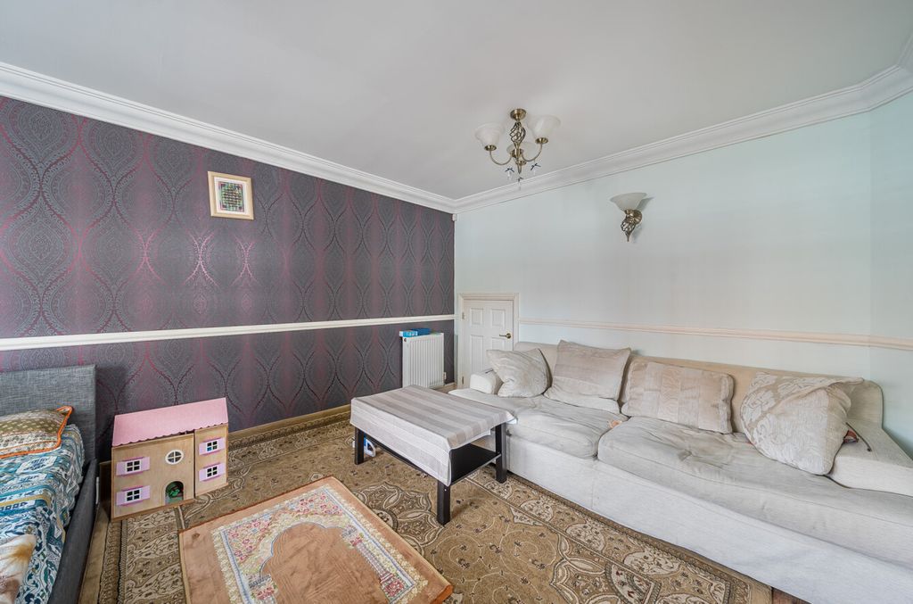 Property photo 3 of 18