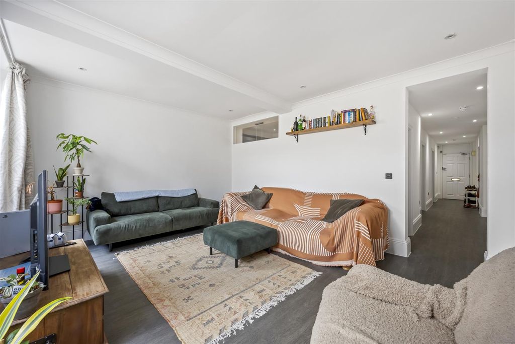 Property photo 3 of 18 Adelaide Crescent 37-38, Flat 13-012.Jpg
