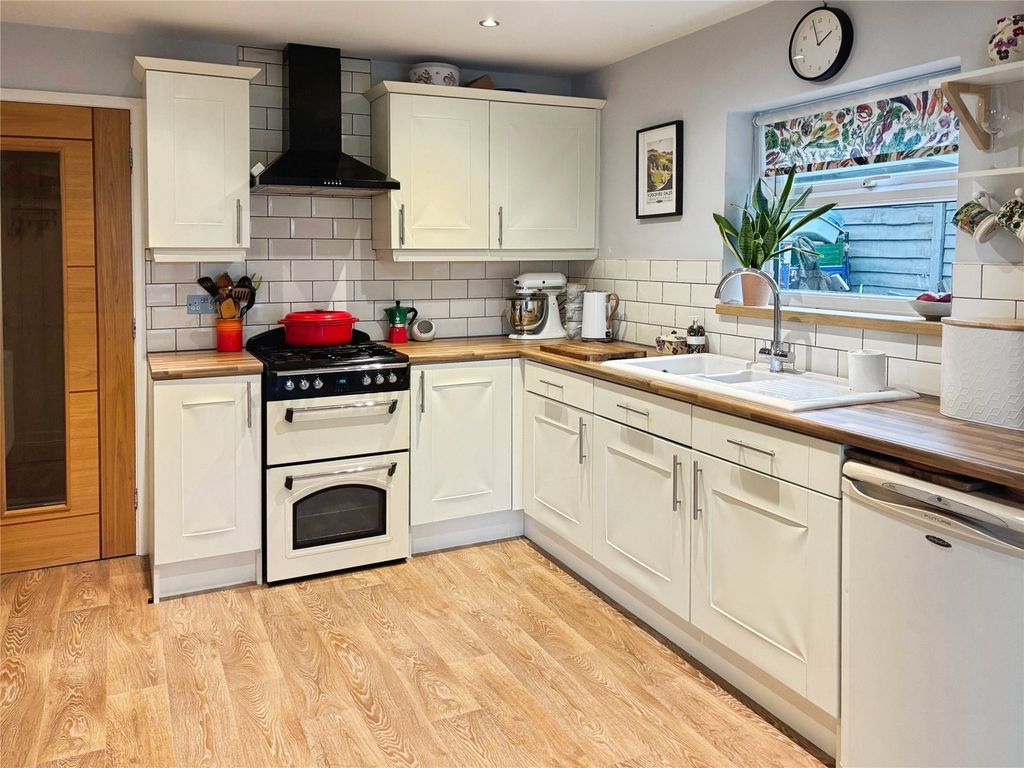 Property photo 3 of 20 Kitchen