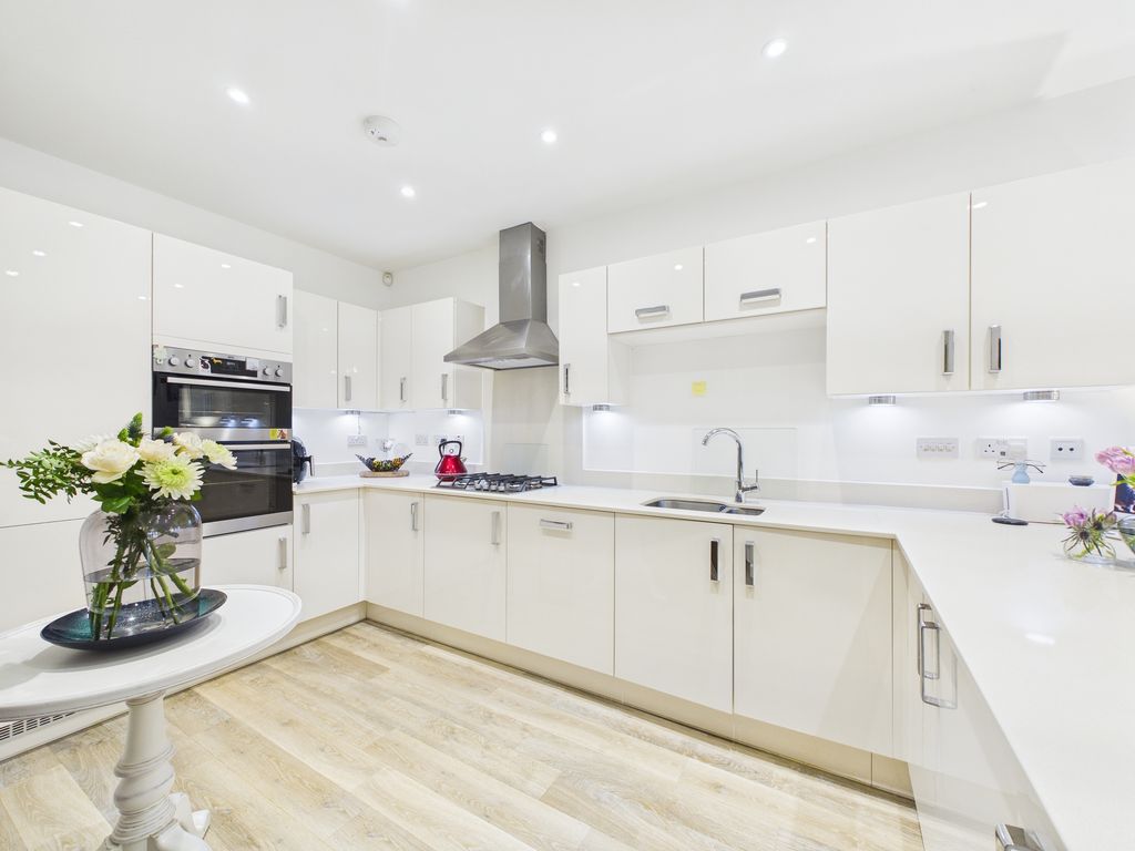 Property photo 2 of 20 Cam04018G0-Pr0488-Still009