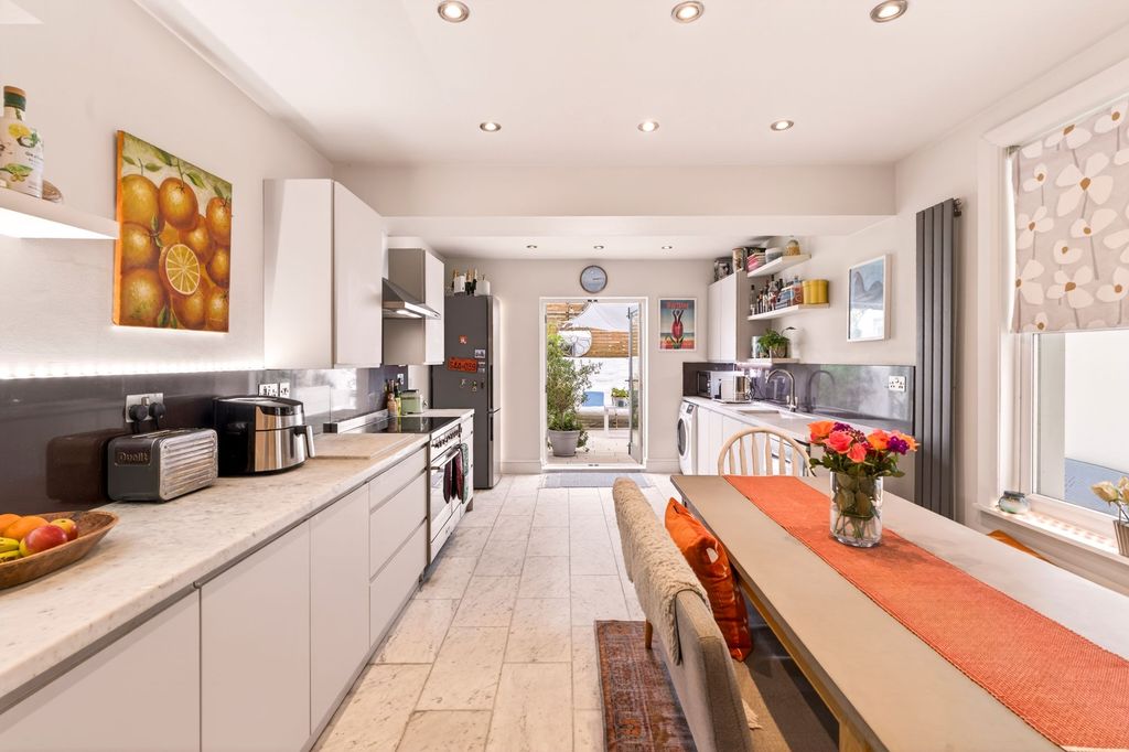 Property photo 3 of 32 Kitchen Diner