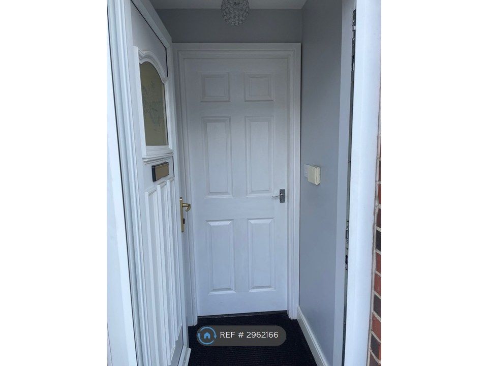 Property photo 2 of 14 Entrance Hall