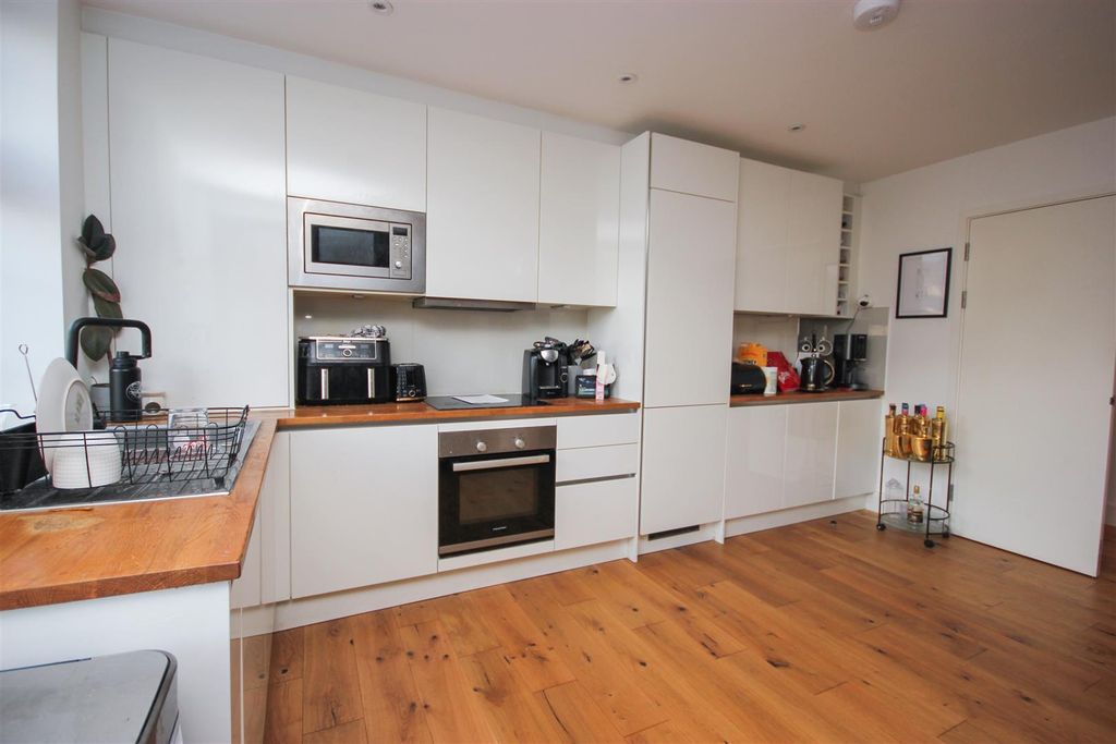 Property photo 3 of 15 Kitchen..Jpg